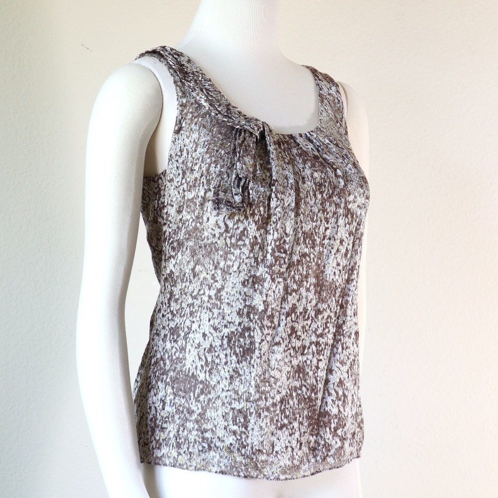 Elie Tahari sleeveless scoop neck top